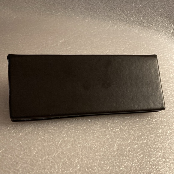 Anne Klein New York Embossed Brown Leather Hard Shell Magnetic Eyeglass Case - Picture 3 of 9